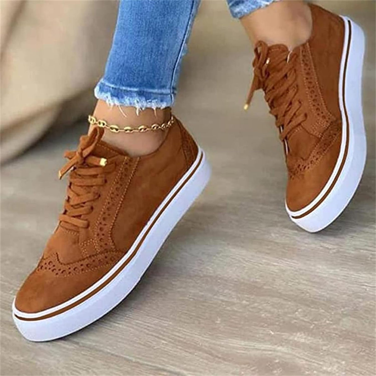 Baskets Femme à Plateforme et Lacets – Détails Perforés – vue du produit 6