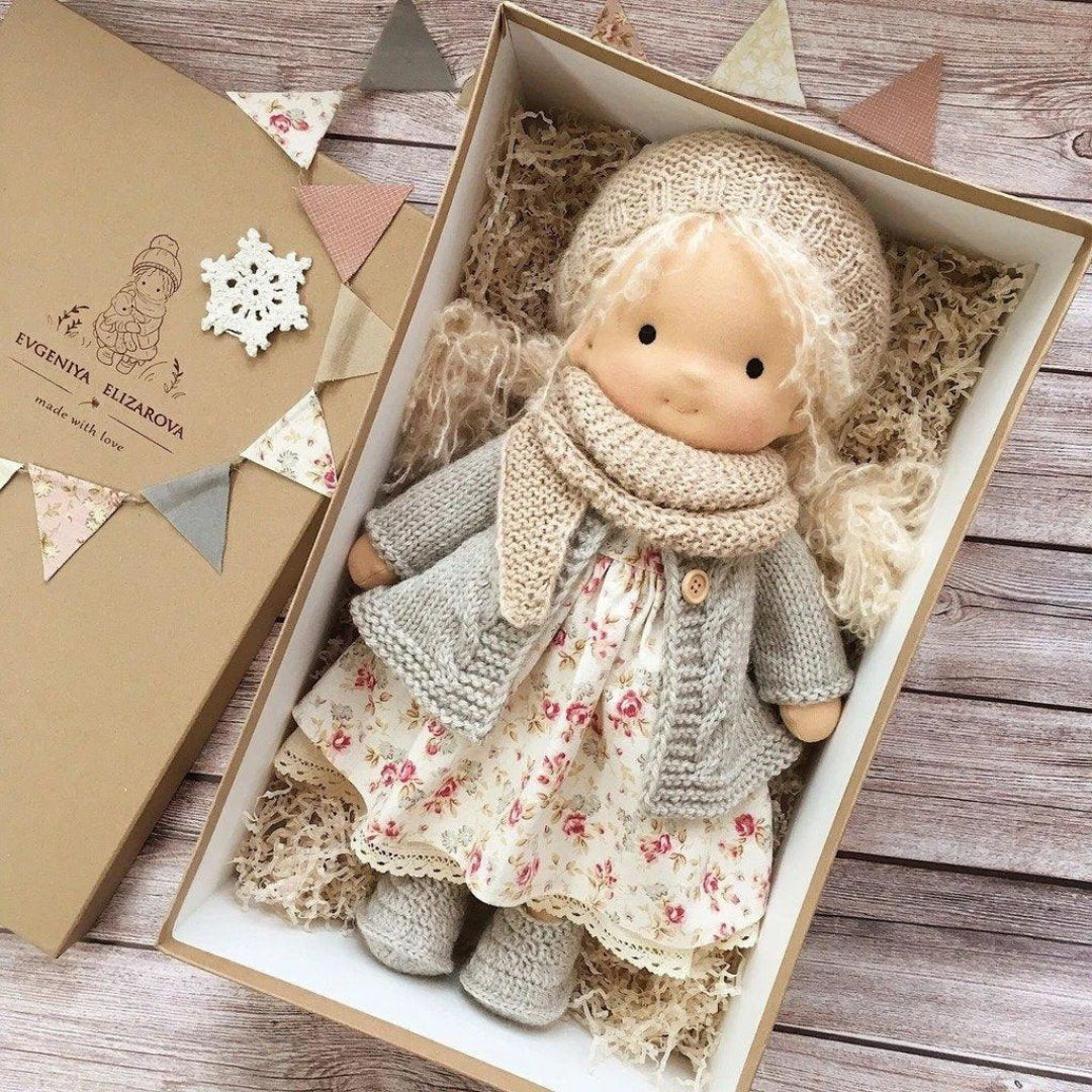 Elora – Poupée Waldorf en coton faite main, jouet créatif