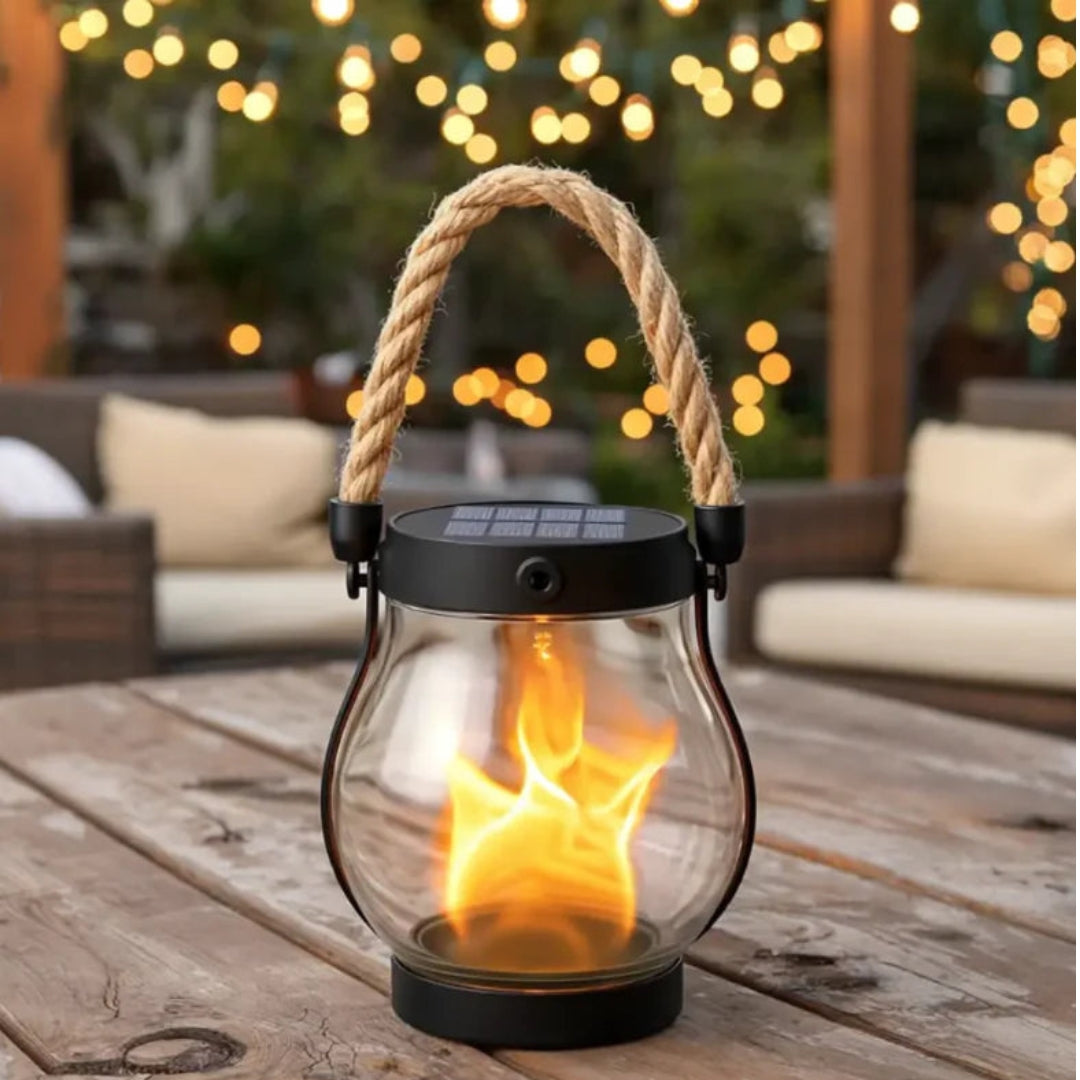 Lanterne Solaire à Flamme Vacillante – Éclairage Extérieur Automatique & Résistant aux Intempéries