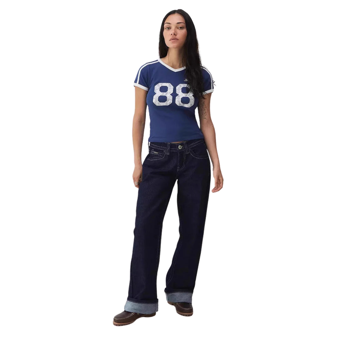 T-shirt femme à dentelle et manches contrastées – Élégance décontractée et style affirmé