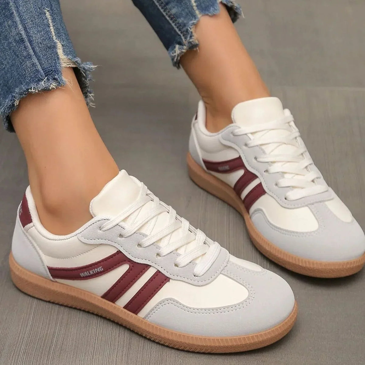 Baskets Femme à Lacets et Avant-Pied Arrondi — Blanc et bordeaux