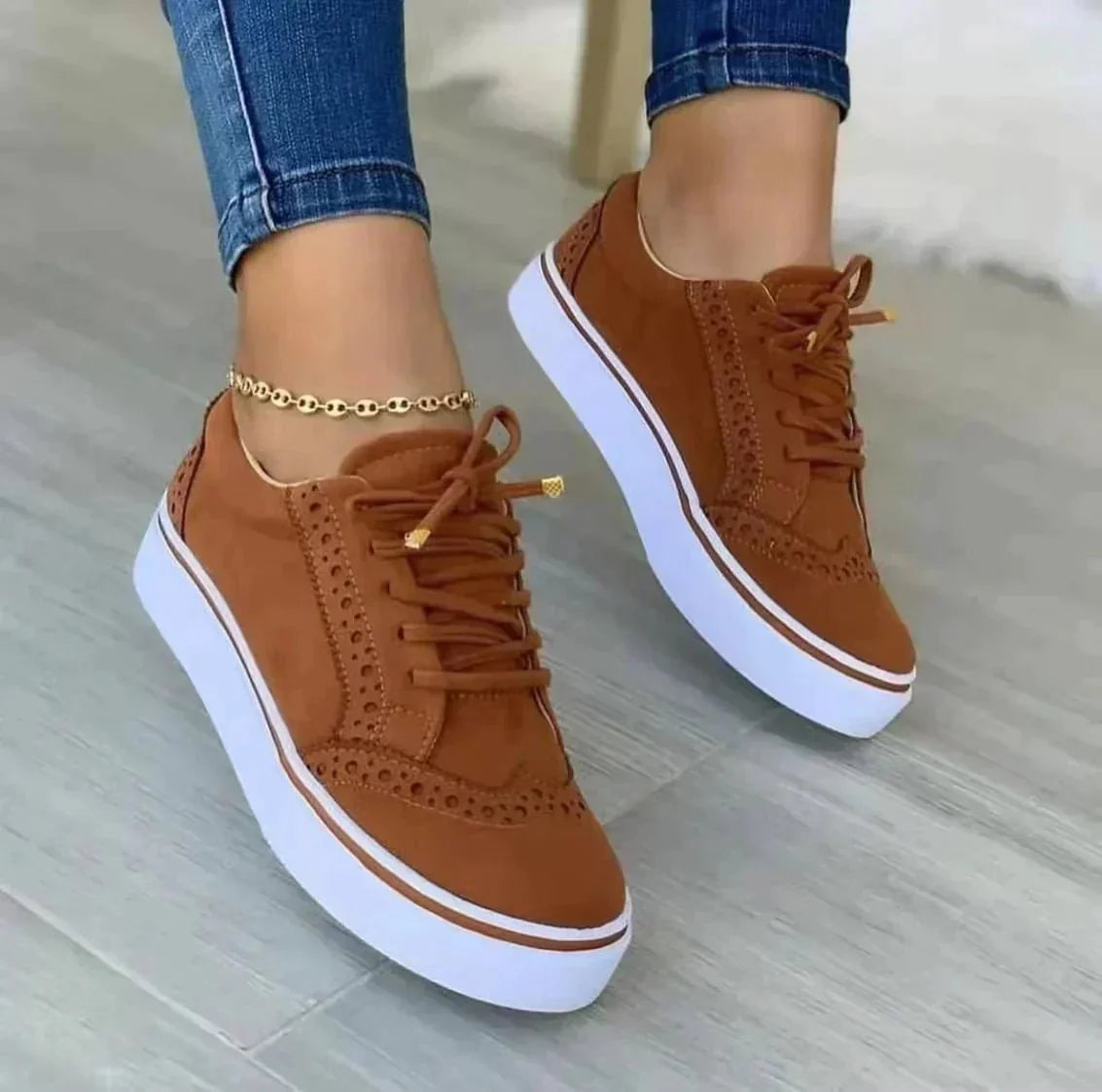 Baskets Femme à Plateforme et Lacets – Détails Perforés – Marron