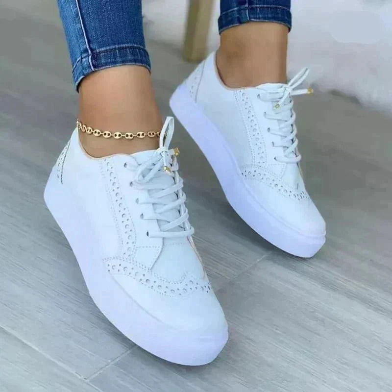 Baskets Femme à Plateforme et Lacets – Détails Perforés – Blanc