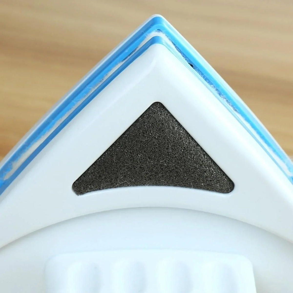 Nettoyeur de vitres : détail et utilisation.